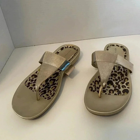 Apostrophe gold, animal print, with glitter sandals. Size 10 - Picture 3 of 6